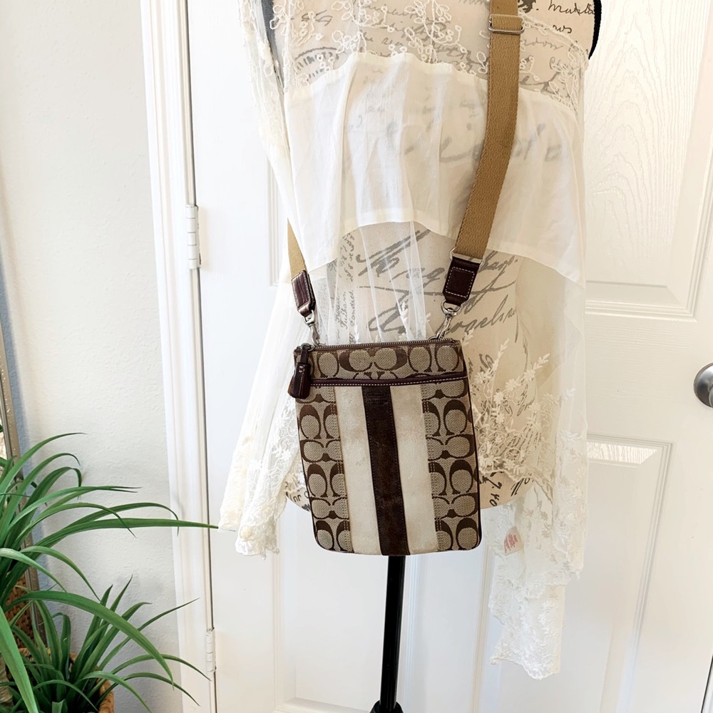 Vintage signature coach crossbody purse